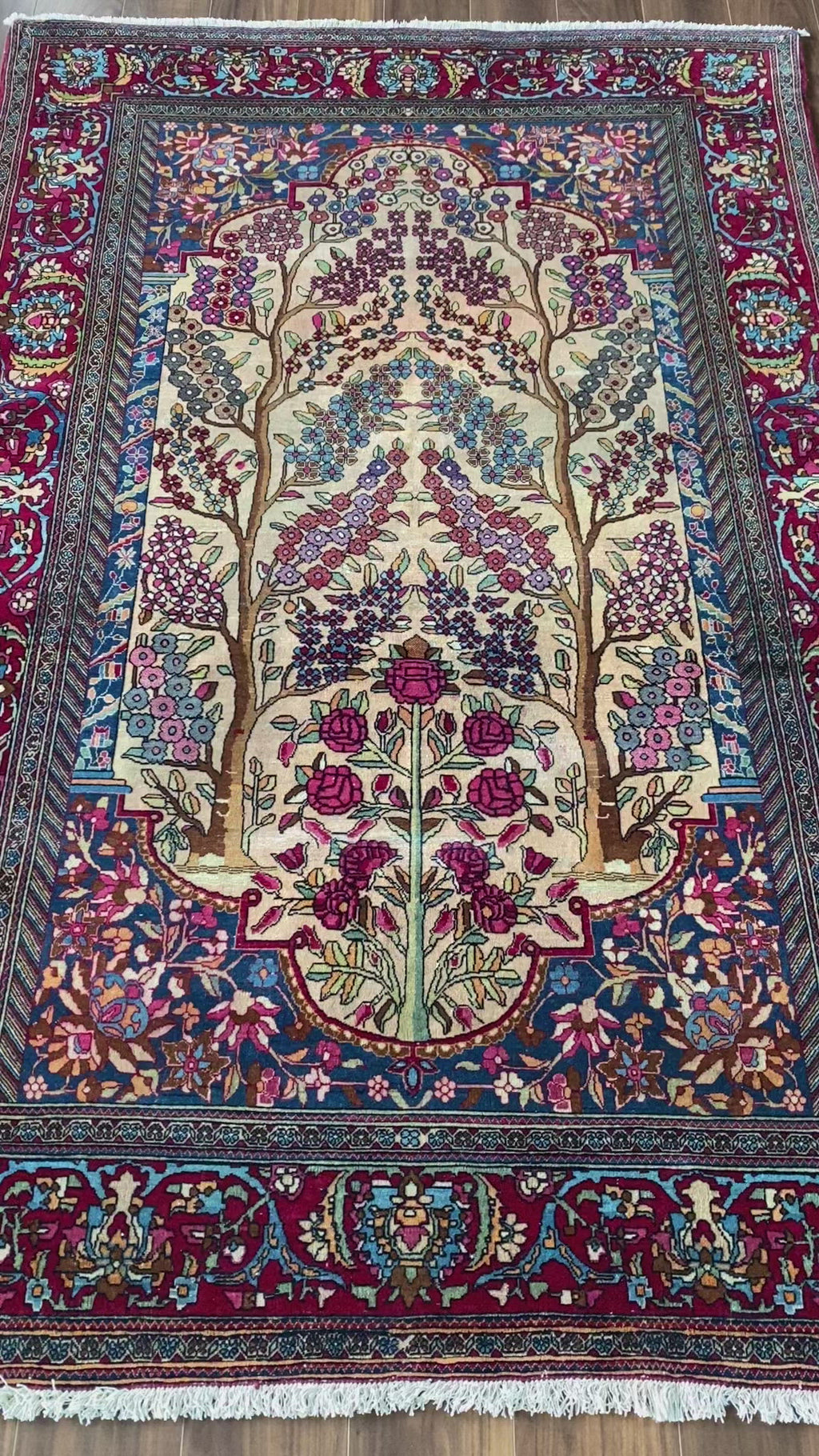 アンティーク イスファハン産 ペルシャ絨毯 209×137cm