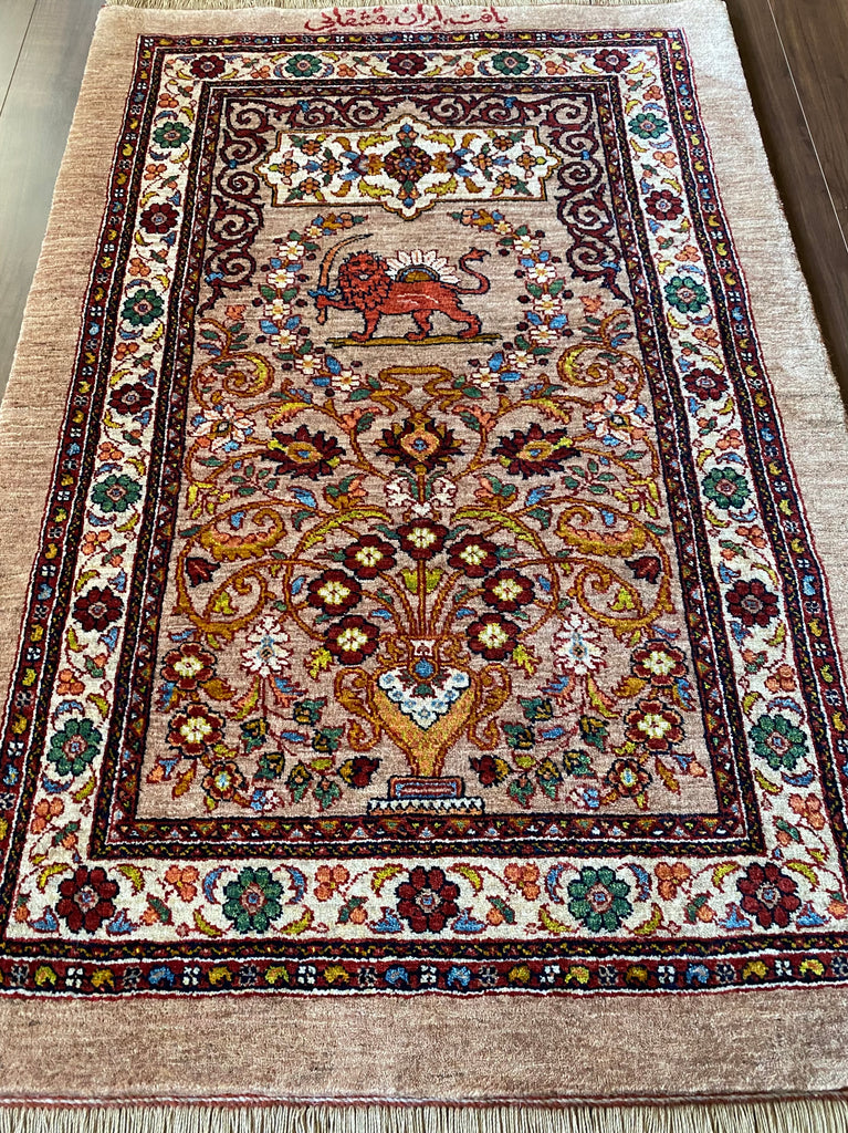 カシュガイ族 手織り絨毯 135×89cm